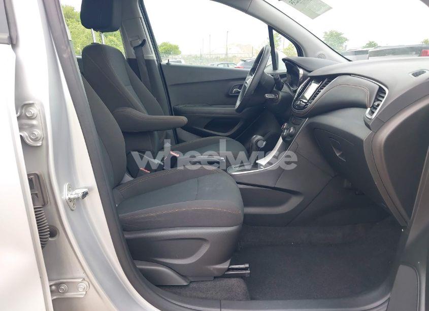 Photo 5 of 2018 Chevrolet Trax LS (VIN KL7CJNSB8JB715665)