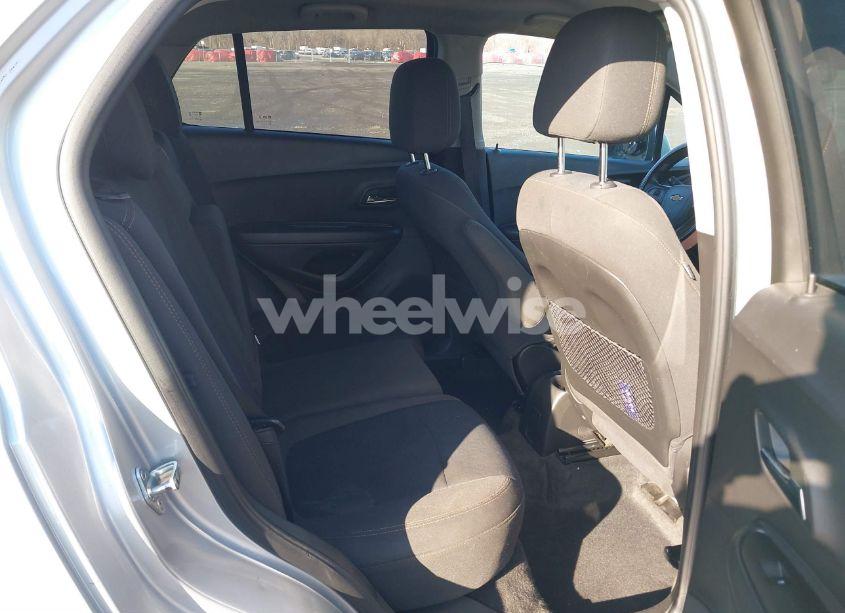 Photo 8 of 2020 Chevrolet Trax AWD LS (VIN KL7CJNSB9LB033462)