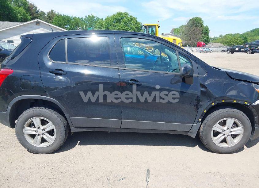 Photo 14 of 2020 Chevrolet Trax AWD LS (VIN KL7CJNSBXLB031638)