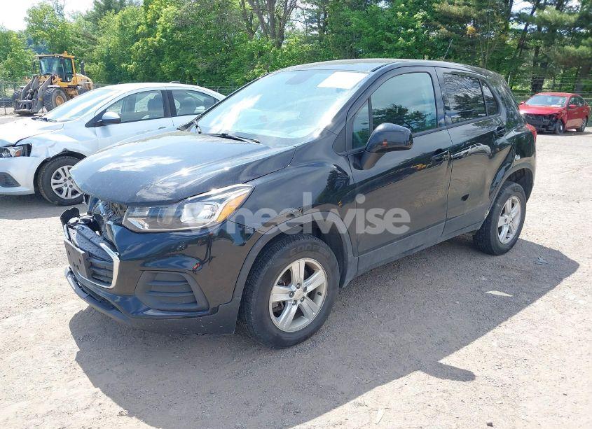 Photo 2 of 2020 Chevrolet Trax AWD LS (VIN KL7CJNSBXLB031638)