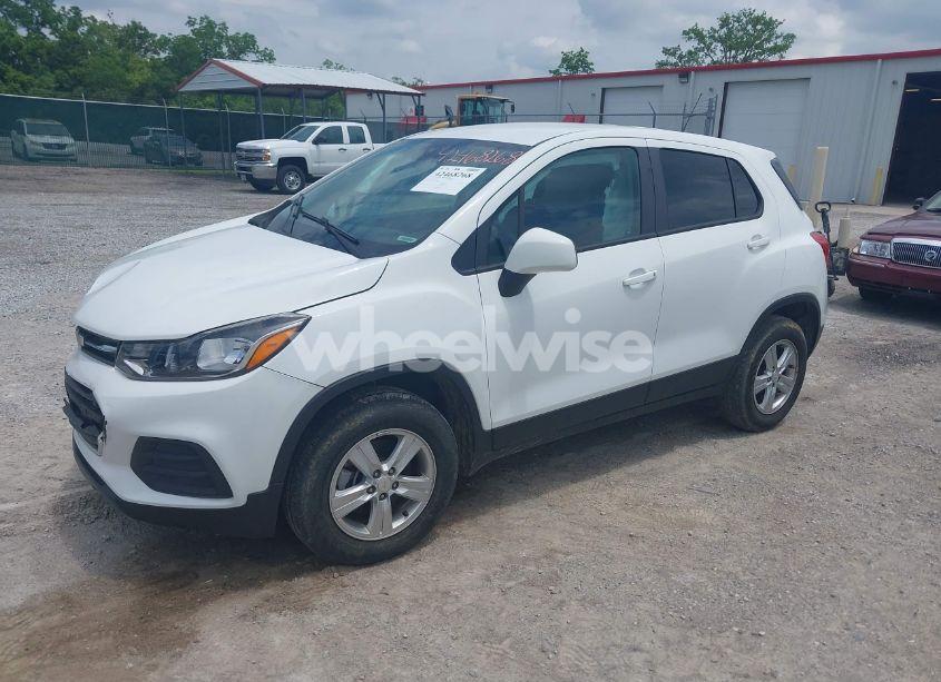 Photo 2 of 2022 Chevrolet Trax AWD LS (VIN KL7CJNSM0NB527682)