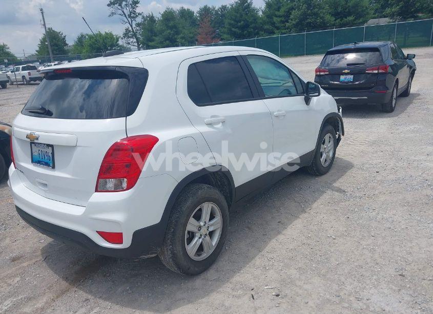 Photo 4 of 2022 Chevrolet Trax AWD LS (VIN KL7CJNSM0NB527682)