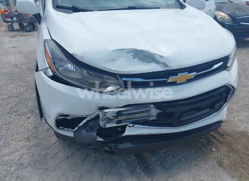 Photo 6 of 2022 Chevrolet Trax AWD LS (VIN KL7CJNSM0NB527682)