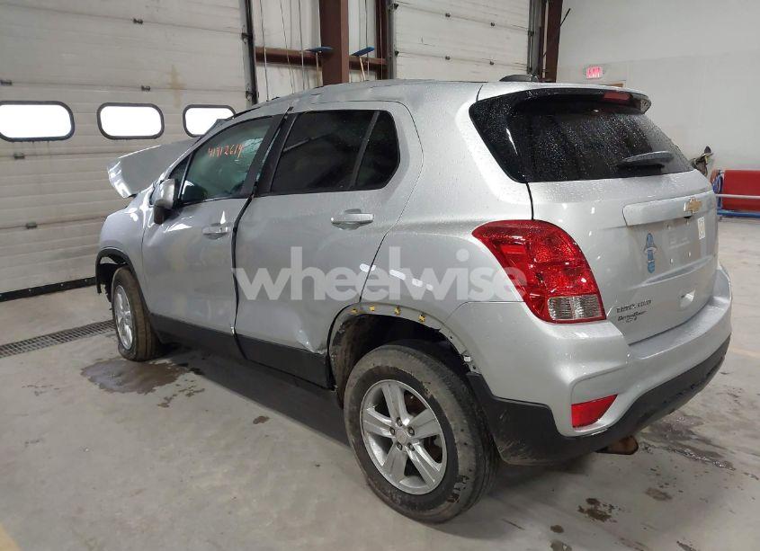 Photo 3 of 2022 Chevrolet Trax AWD LS (VIN KL7CJNSM6NB526794)