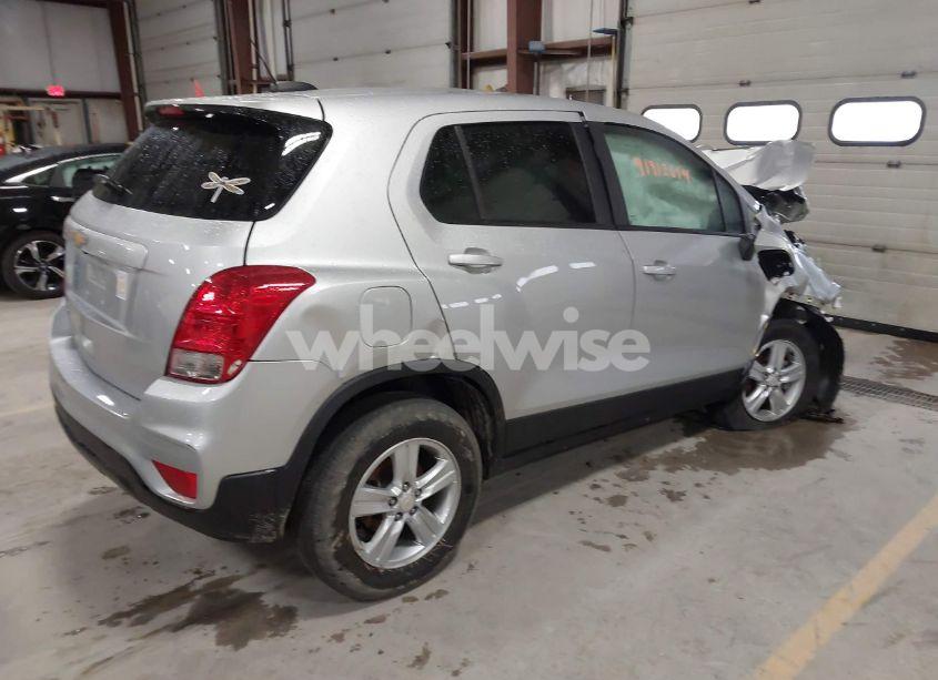 Photo 4 of 2022 Chevrolet Trax AWD LS (VIN KL7CJNSM6NB526794)