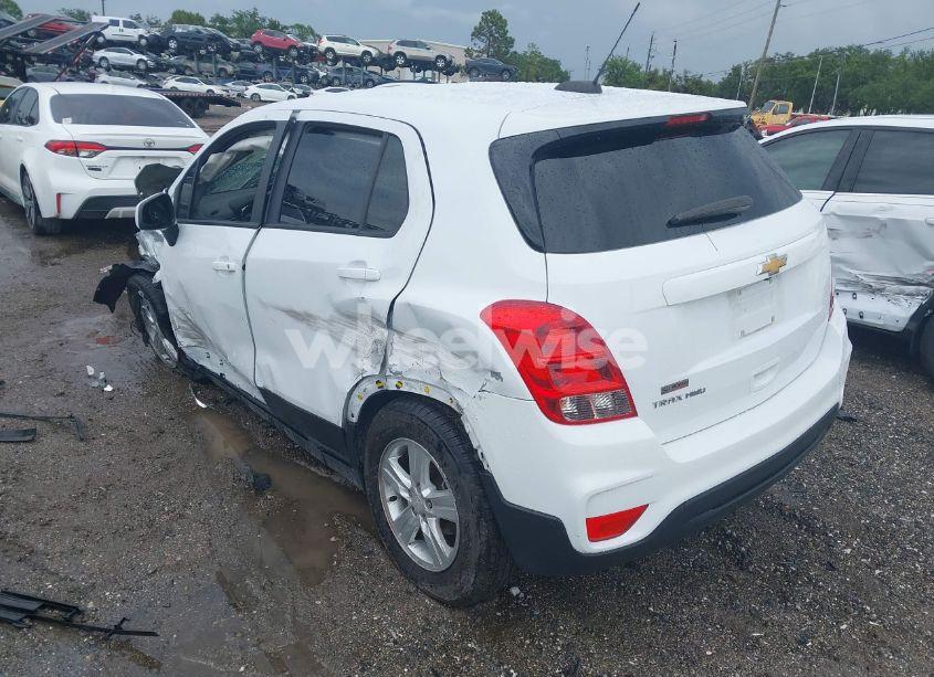 Photo 3 of 2022 Chevrolet Trax AWD LS (VIN KL7CJNSM7NB543376)