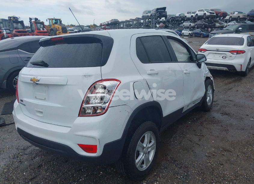 Photo 4 of 2022 Chevrolet Trax AWD LS (VIN KL7CJNSM7NB543376)