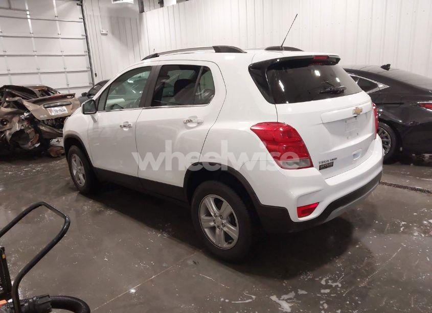 Photo 3 of 2019 Chevrolet Trax LT (VIN KL7CJPSB0KB823632)