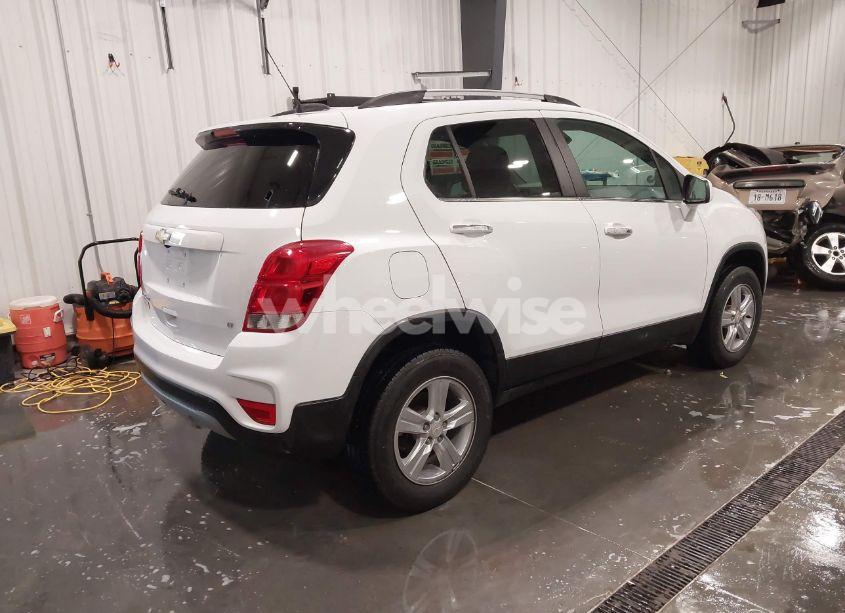 Photo 4 of 2019 Chevrolet Trax LT (VIN KL7CJPSB0KB823632)