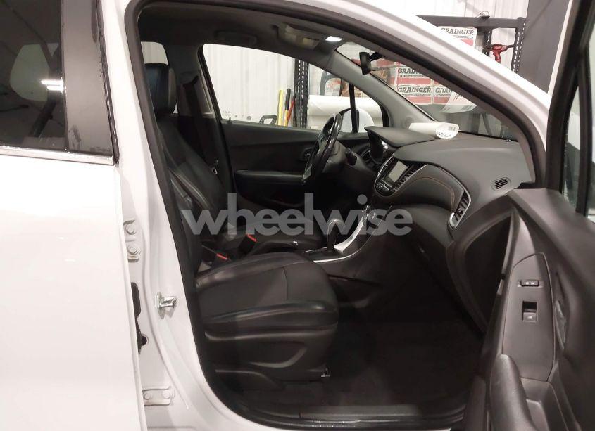 Photo 5 of 2019 Chevrolet Trax LT (VIN KL7CJPSB0KB823632)