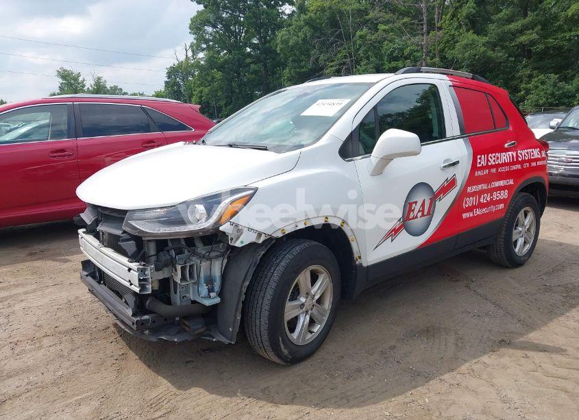 Photo 2 of 2019 Chevrolet Trax LT (VIN KL7CJPSB0KB905232)
