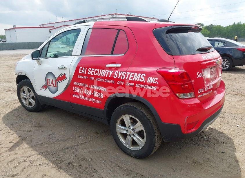 Photo 3 of 2019 Chevrolet Trax LT (VIN KL7CJPSB0KB905232)