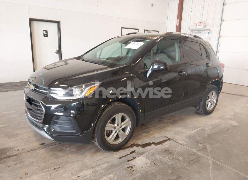 Photo 2 of 2021 Chevrolet Trax AWD LT (VIN KL7CJPSB0MB346011)