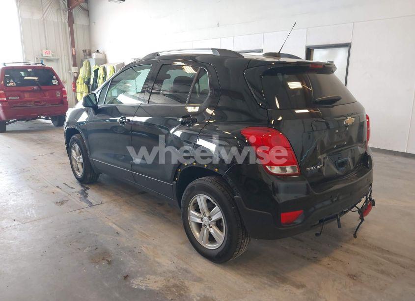 Photo 3 of 2021 Chevrolet Trax AWD LT (VIN KL7CJPSB0MB346011)