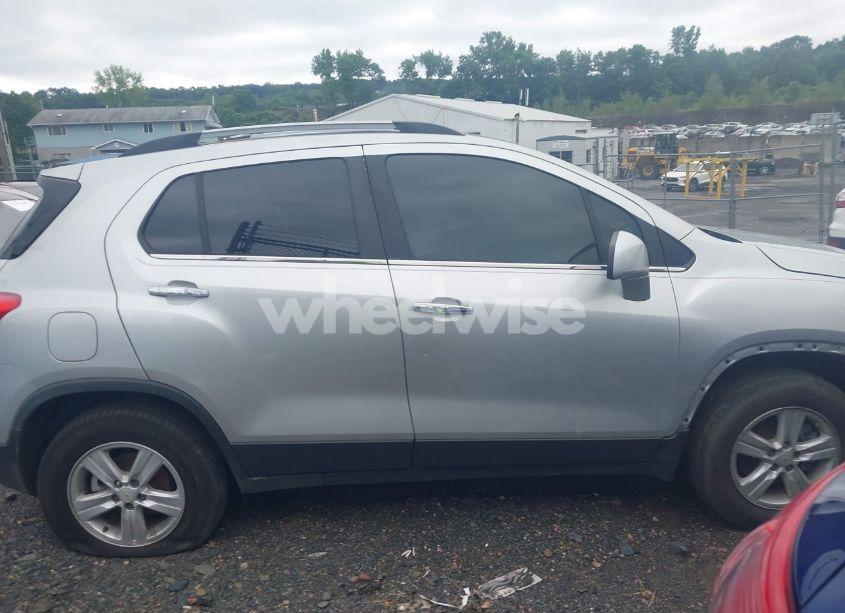 Photo 13 of 2019 Chevrolet Trax LT (VIN KL7CJPSB1KB751470)