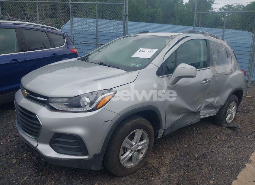Photo 2 of 2019 Chevrolet Trax LT (VIN KL7CJPSB1KB751470)