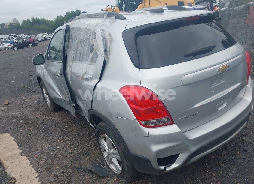 Photo 3 of 2019 Chevrolet Trax LT (VIN KL7CJPSB1KB751470)