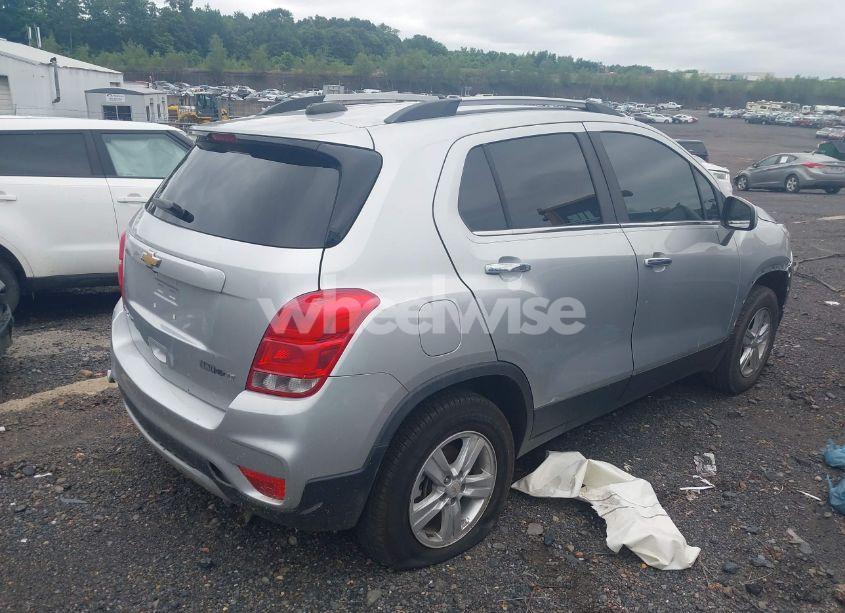 Photo 4 of 2019 Chevrolet Trax LT (VIN KL7CJPSB1KB751470)