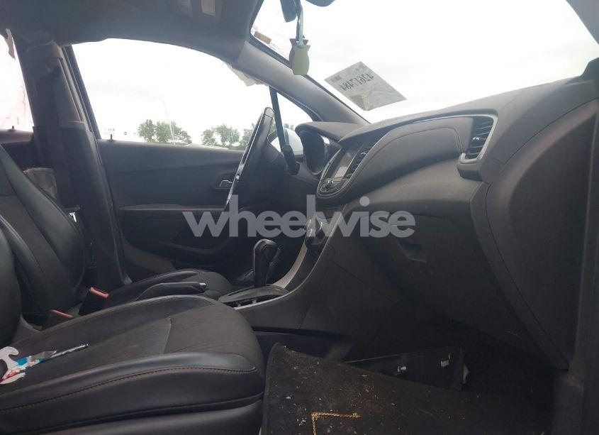 Photo 5 of 2019 Chevrolet Trax LT (VIN KL7CJPSB1KB751470)