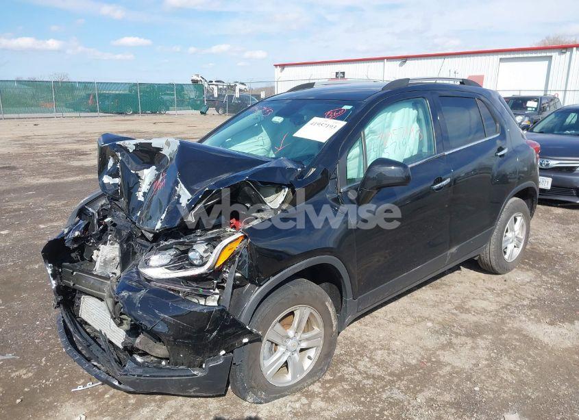 Photo 2 of 2020 Chevrolet Trax AWD LT (VIN KL7CJPSB1LB071523)