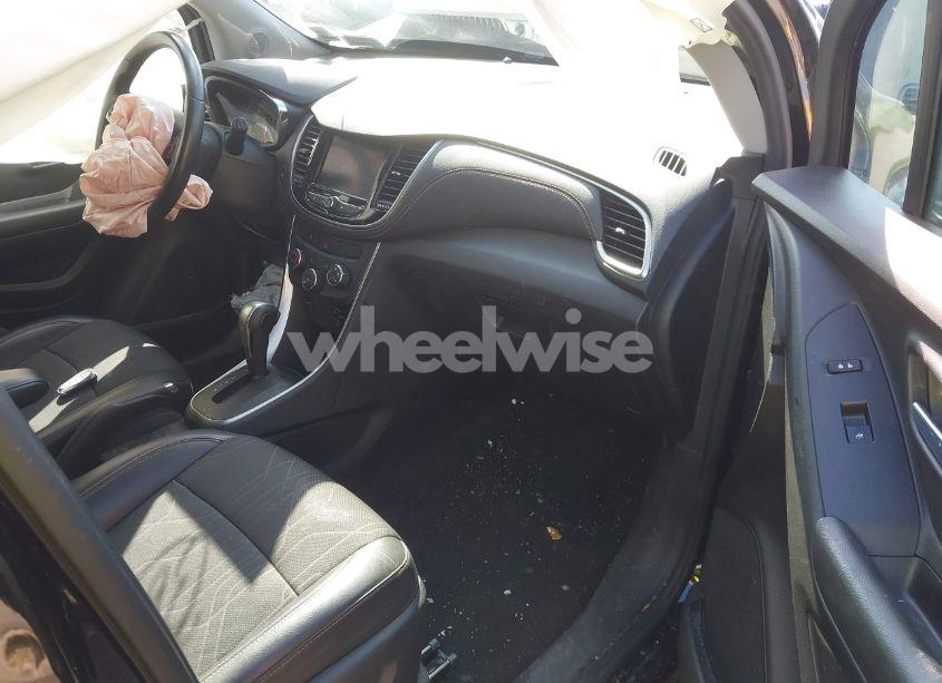 Photo 5 of 2020 Chevrolet Trax AWD LT (VIN KL7CJPSB1LB071523)