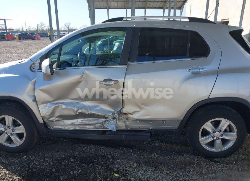 Photo 15 of 2019 Chevrolet Trax LT (VIN KL7CJPSB2KB954481)