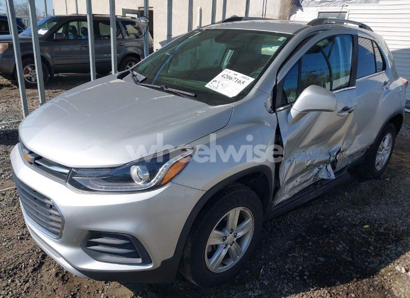 Photo 2 of 2019 Chevrolet Trax LT (VIN KL7CJPSB2KB954481)
