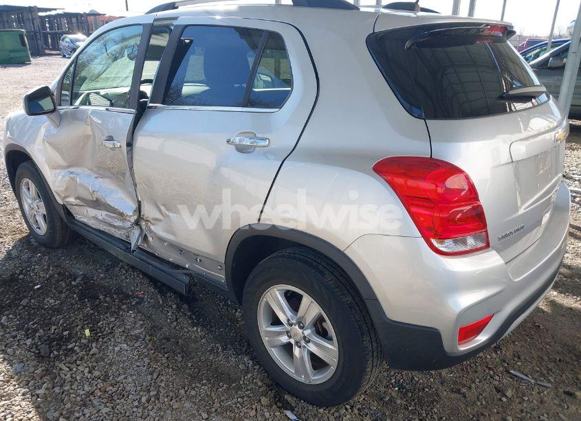 Photo 3 of 2019 Chevrolet Trax LT (VIN KL7CJPSB2KB954481)