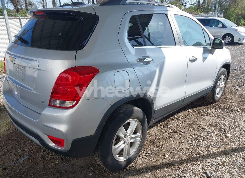 Photo 4 of 2019 Chevrolet Trax LT (VIN KL7CJPSB2KB954481)