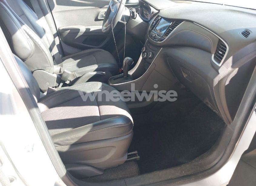 Photo 5 of 2019 Chevrolet Trax LT (VIN KL7CJPSB2KB954481)