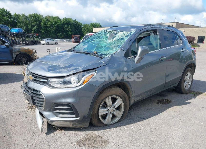 Photo 2 of 2019 Chevrolet Trax LT (VIN KL7CJPSB3KB825715)