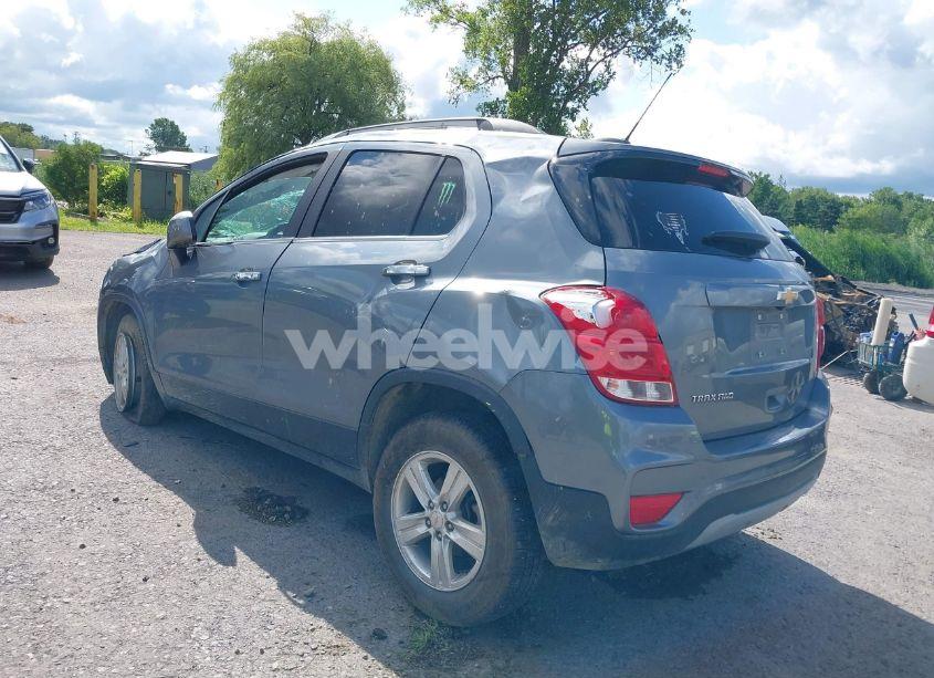 Photo 3 of 2019 Chevrolet Trax LT (VIN KL7CJPSB3KB825715)
