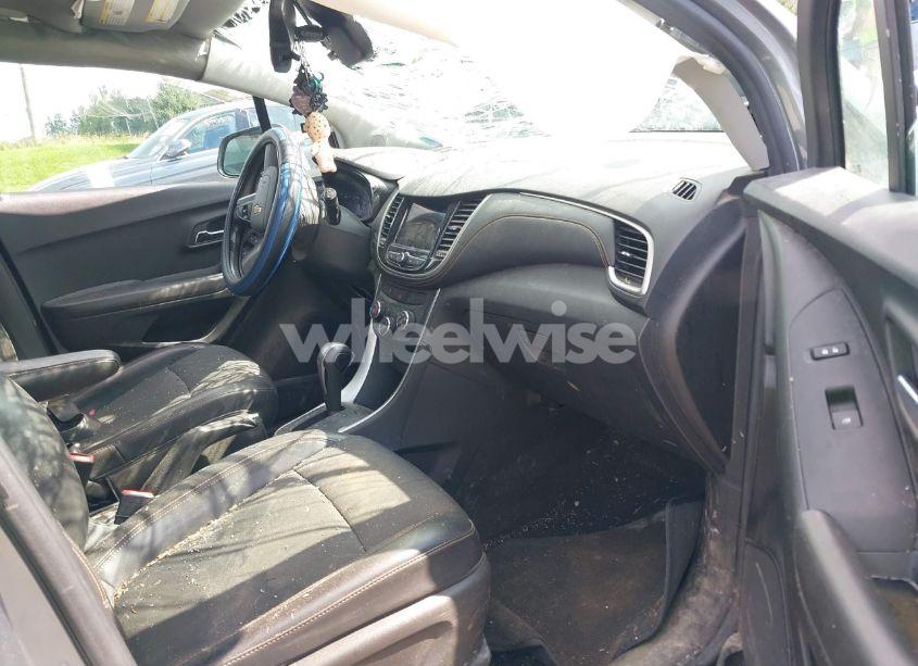 Photo 5 of 2019 Chevrolet Trax LT (VIN KL7CJPSB3KB825715)