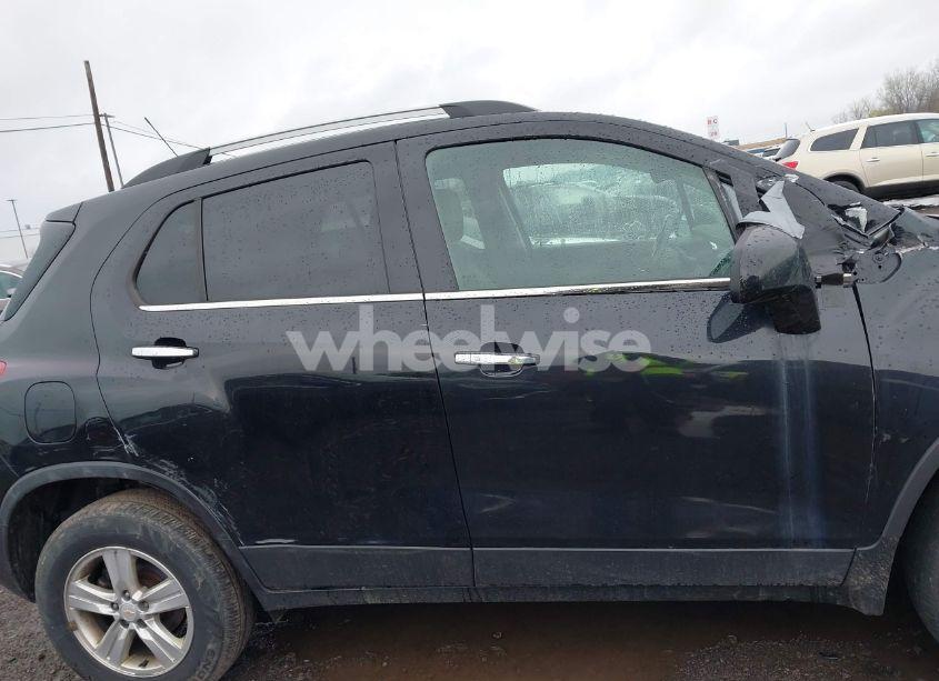 Photo 13 of 2019 Chevrolet Trax LT (VIN KL7CJPSB3KB897322)