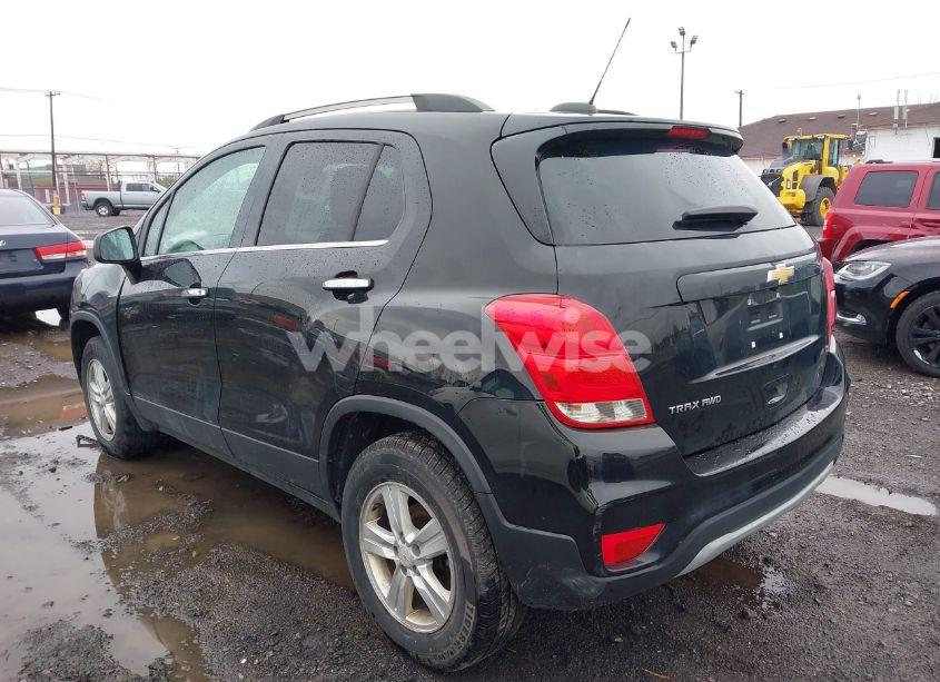 Photo 3 of 2019 Chevrolet Trax LT (VIN KL7CJPSB3KB897322)