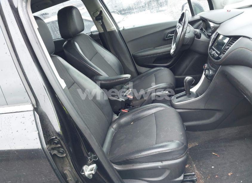 Photo 5 of 2019 Chevrolet Trax LT (VIN KL7CJPSB3KB897322)