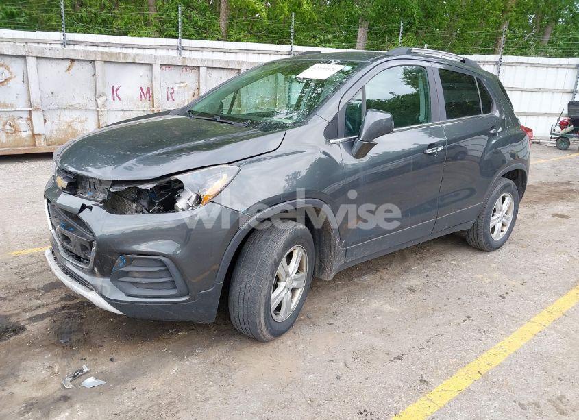 Photo 2 of 2018 Chevrolet Trax LT (VIN KL7CJPSB4JB672681)