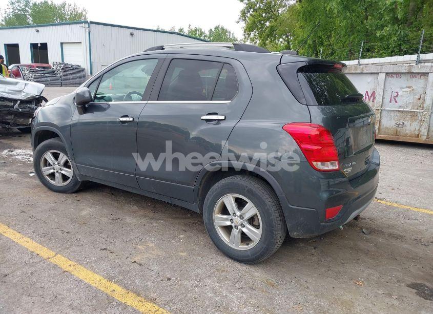 Photo 3 of 2018 Chevrolet Trax LT (VIN KL7CJPSB4JB672681)