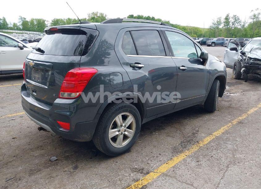 Photo 4 of 2018 Chevrolet Trax LT (VIN KL7CJPSB4JB672681)