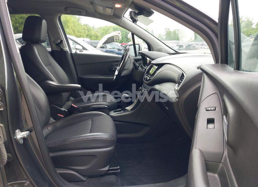 Photo 5 of 2018 Chevrolet Trax LT (VIN KL7CJPSB4JB672681)