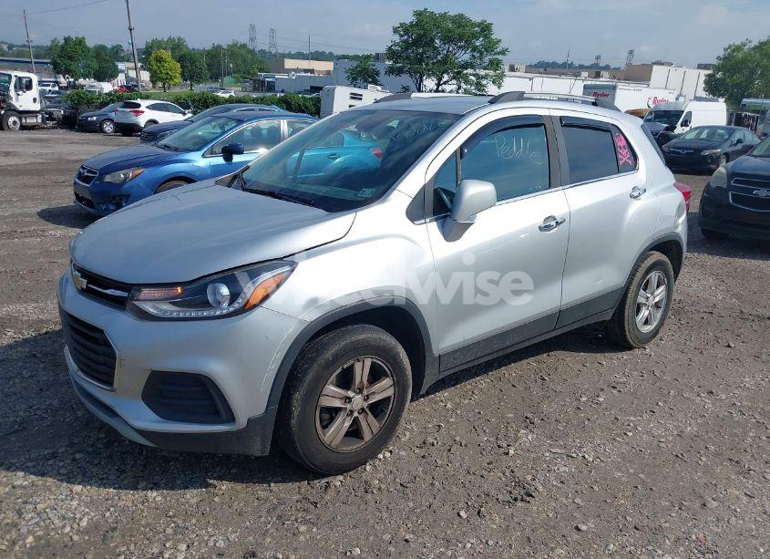 Photo 2 of 2018 Chevrolet Trax LT (VIN KL7CJPSB4JB711673)