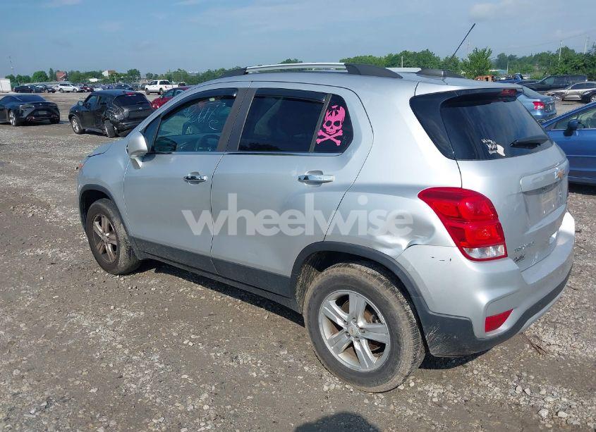 Photo 3 of 2018 Chevrolet Trax LT (VIN KL7CJPSB4JB711673)