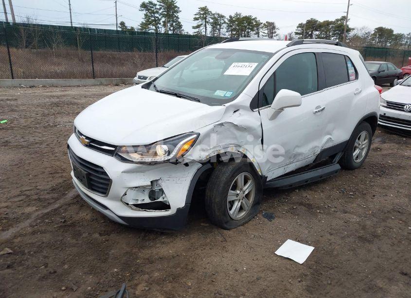 Photo 2 of 2019 Chevrolet Trax LT (VIN KL7CJPSB4KB940338)