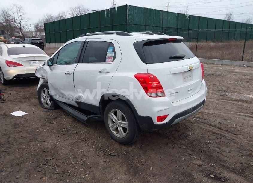 Photo 3 of 2019 Chevrolet Trax LT (VIN KL7CJPSB4KB940338)