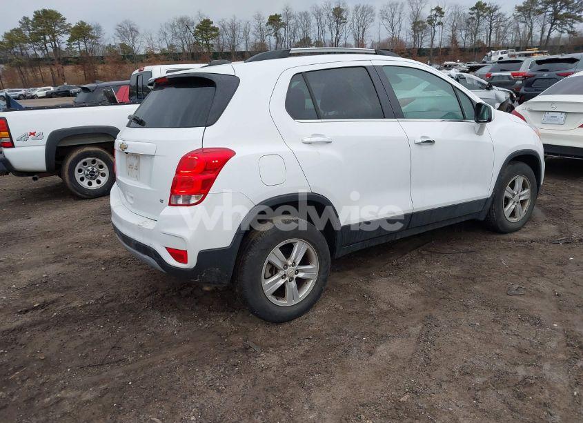 Photo 4 of 2019 Chevrolet Trax LT (VIN KL7CJPSB4KB940338)