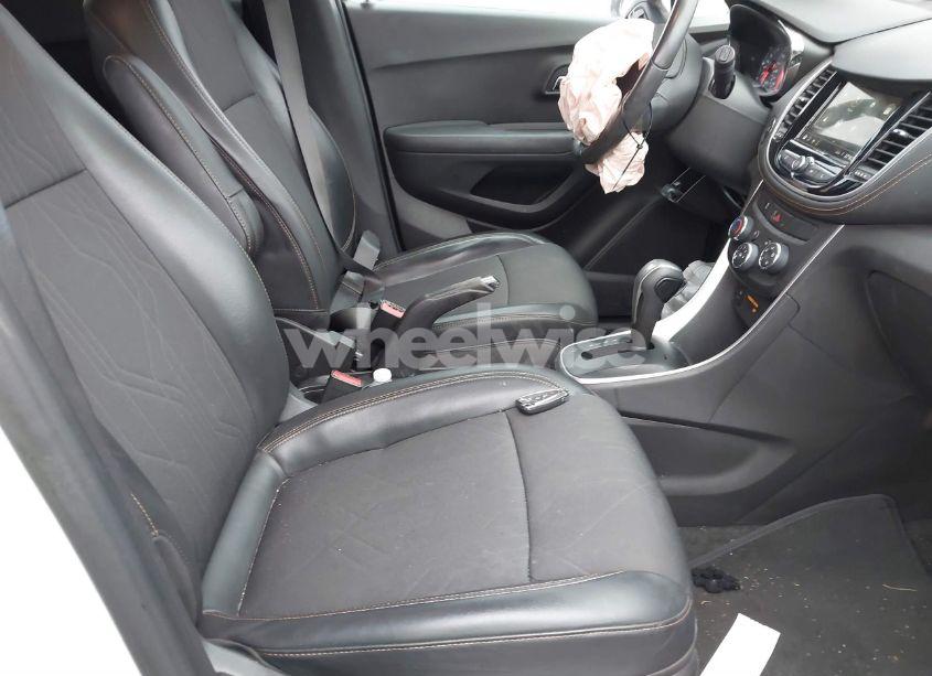 Photo 5 of 2019 Chevrolet Trax LT (VIN KL7CJPSB4KB940338)