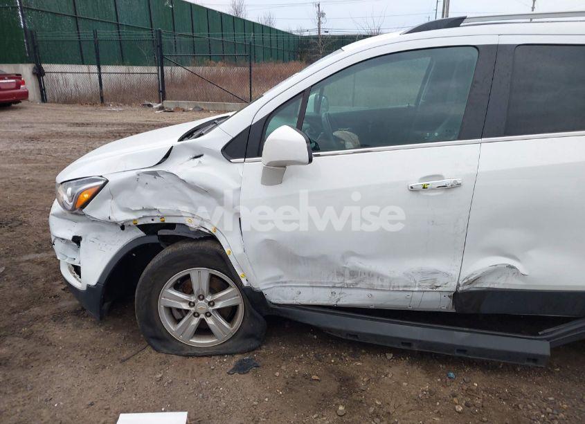 Photo 6 of 2019 Chevrolet Trax LT (VIN KL7CJPSB4KB940338)