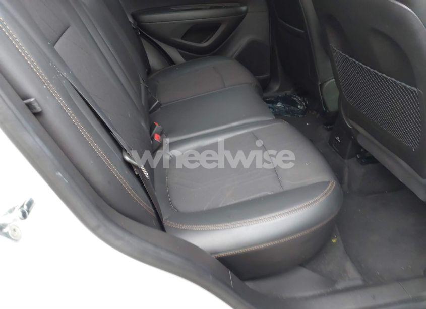 Photo 8 of 2019 Chevrolet Trax LT (VIN KL7CJPSB4KB940338)