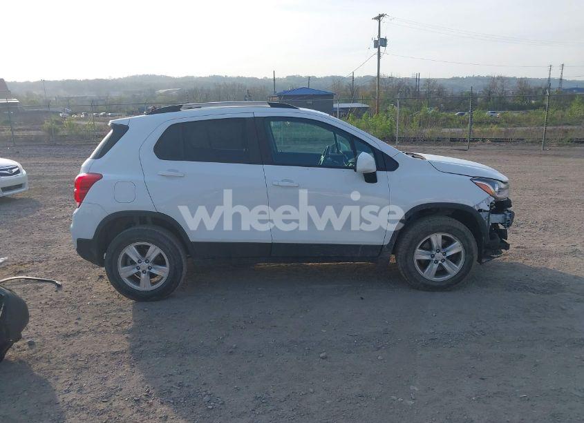 Photo 14 of 2021 Chevrolet Trax AWD LT (VIN KL7CJPSB4MB306546)