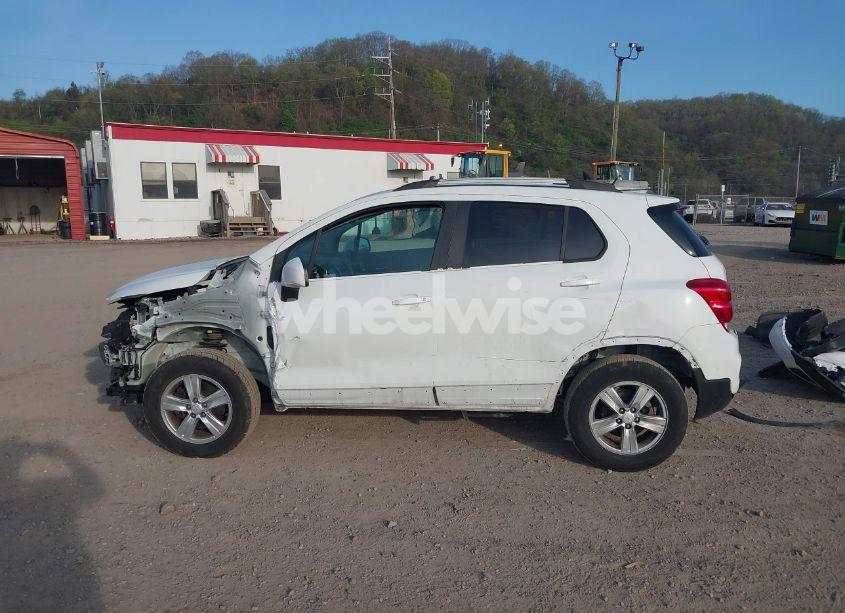 Photo 15 of 2021 Chevrolet Trax AWD LT (VIN KL7CJPSB4MB306546)